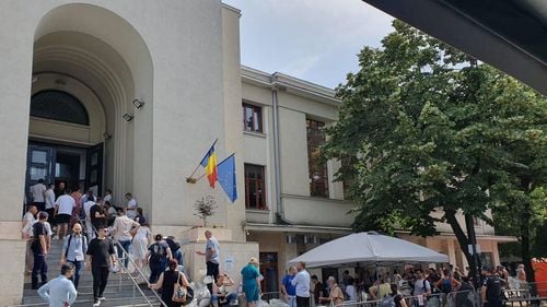 Clotilde Armand: Este o situație de neacceptat pentru o capitală europeană. Zeci de reprezentanți ai secțiilor de votare stau în soare, la coadă, pentru a valida procesele-verbale / Am cerut BEC o soluție și nu mi s-a răspuns