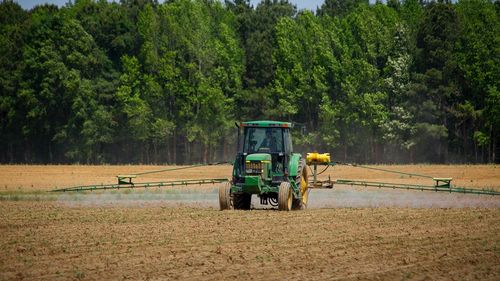 DOCUMENT | Fermierii vor primi adeverințele din registrul agricol doar dacă nu au datorii la bugetul local, prevede proiectul de reformă a administrației locale