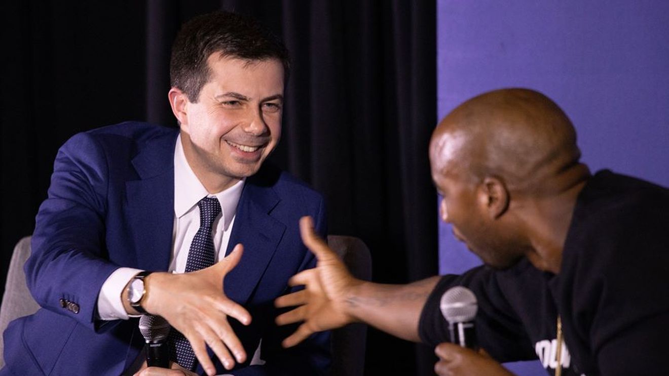 Surpriză în SUA: Pete Buttigieg (38 de ani) conduce în alegerile interne din Partidul Democrat după numărătoarea parțială a voturilor din Iowa