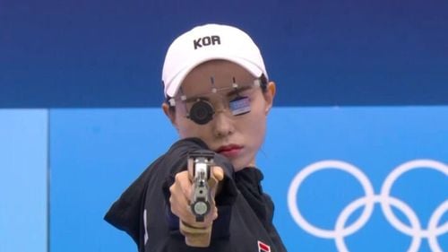 VIDEO De ce a cucerit social media Kim Yeji, câștigătoarea argintului la proba de pistol cu aer comprimat de 10 metri