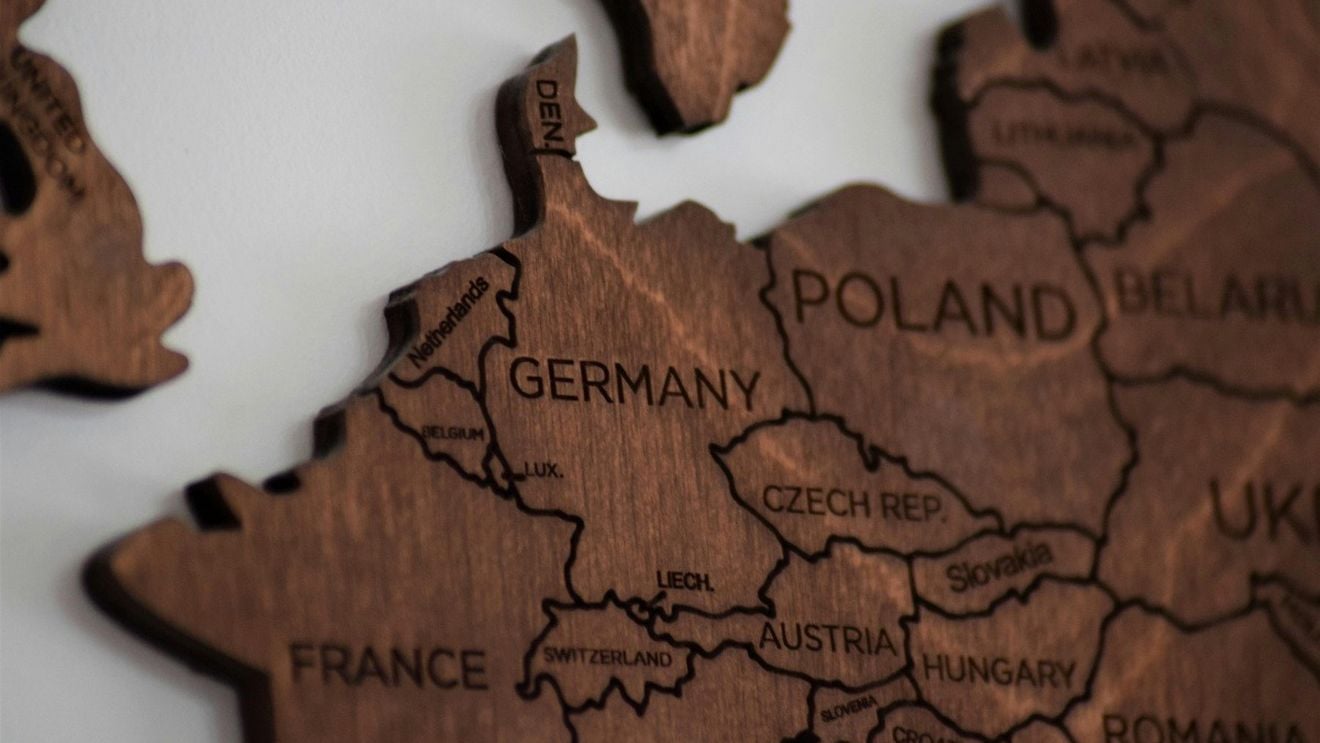 ANALIZĂ Investiții minime ale companiilor românești în Polonia: în 2022 a avut loc o tendință de retragere a capitalului românesc investit