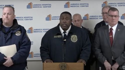 Atac cu cuţitul într-o familie în New York: Au murit cinci oameni, inclusiv agresorul. Doi ofițeri de poliție au fost răniți