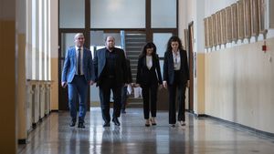 Sindicatul Național al Polițiștilor îi cere demisia magistratului Daniel Horodniceanu, după ce au apărut filmări în care se vede cum acesta răbufnește la adresa polițiștilor care l-au oprit în trafic: „Nu văd cum ați putea să aveți tupeul ăsta cu un procuror care a condus structura de crimă organizată a țării”