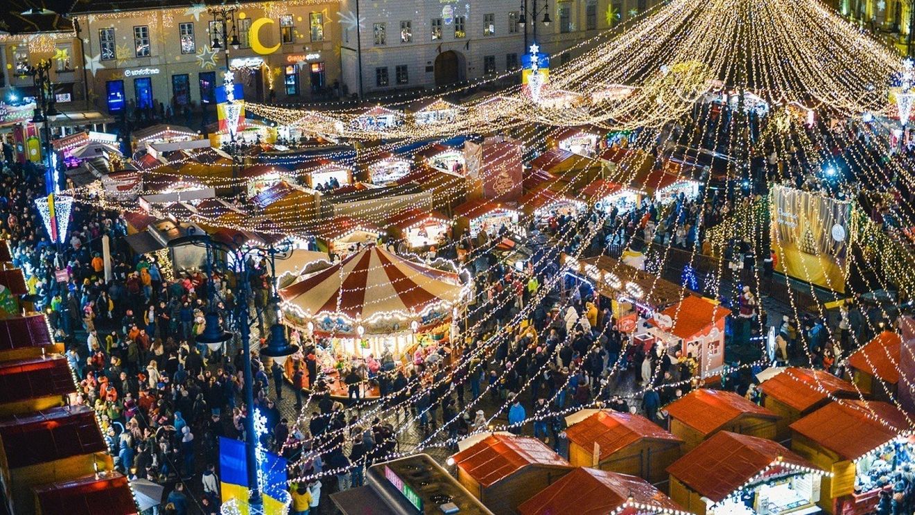 600 de lei o noapte de cazare ca să vezi Târgul de Crăciun din Sibiu de la fereastra camerei / Turiștii au început deja să caute cazări pentru 17 noiembrie