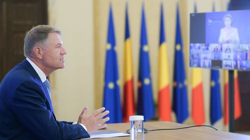 Klaus Iohannis participă prin videoconferință la reuniunea Consiliului European. Tema: relansarea economică după COVID