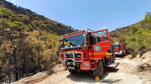 Pompierii români aflați în Grecia au stins incendiul din Attica și vor fi dislocați în alte două zone