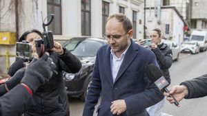 Primarul Botoşaniului, trimis în judecată după ce ar fi dat unei candidate subiectele la un concurs pentru funcţia de consilier / Și-a depus candidatura pentru un nou mandat