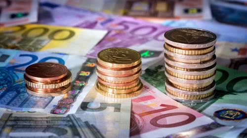 Victor Negrescu (PSD): Aderarea României la zona euro trebuie să devină noul proiect de țară / Moneda unică este utilizată în 21 dintre cele 27 de state membre