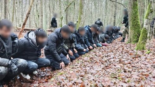 O reţea care a facilitat intrarea ilegală a aproape 11.500 de migranţi a fost destructurată în Polonia