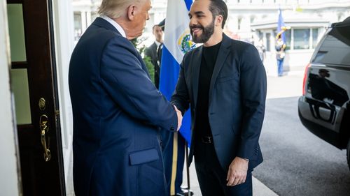 Președintele statului El Salvador, noul partener întru expulzări al lui Trump, este palestinian de origine și pro-Israel. Nayib Bukele susține, de asemenea, că soția sa are origine evreiască sefardă