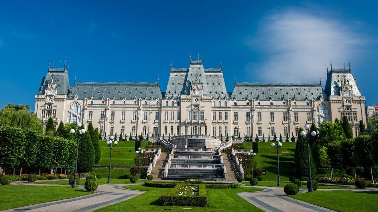 Concurs de soluţii pentru o nouă clădire în zona Palatului Culturii din Iași / În decembrie 2019, peste 100 de personalități au cerut autorităţilor să nu aprobe construcţia