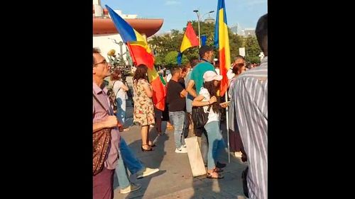 Diana Șoșoacă și George Simion, în Piața Universității alături de aproximativ 200 de persoane, la un protest împotriva posibilelor restricții pentru cei nevaccinați