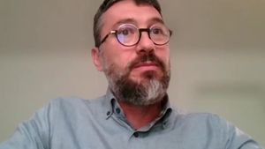 Inversarea grilei de salarizare din învățământ, propunerea unui antreprenor care a fost profesor acum 26 de ani: Educatorii și învățătorii să aibă cele mai mari salarii, pentru că de la ei pleacă totul