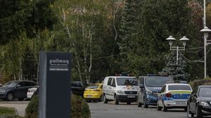 SURSE Anchetatorii au analizat imaginile de pe camerele de supraveghere de la hotelul unde a fost găsit mort militarul francez / Principala ipoteză rămâne sinuciderea