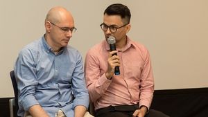 Asociația Accept: Șapte cupluri gay au dat în judecată statul român la CEDO și cer recunoașterea legală a familiilor lor în România