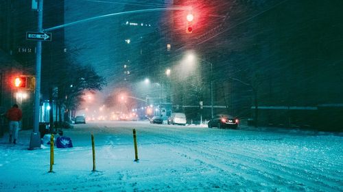 Furtună de zăpadă în SUA cu rafale de 300 km/oră: Drumuri naționale și stațiuni închise, zeci de mii de oameni fără electricitate, după ce un viscol puternic a lovit California şi Nevada