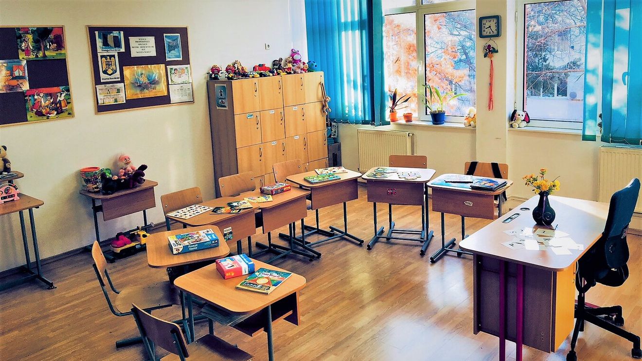 Aproape toate şcolile din Deva vor trece la cursurile online din cauză că nu au căldură, după ce termocentrala Mintia a fost oprită din lipsă de cărbune