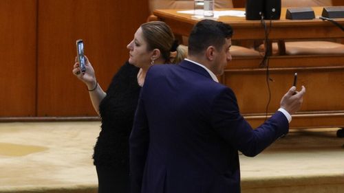 Extremista pro-rusă Diana Șoșoacă vrea să se împace cu George Simion: Lidera SOS face apel la unificarea “suveraniștilor” pentru demiterea Guvernului și declanșarea de alegeri anticipate