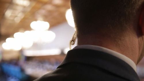 Ofițerii SPP, imunitate mai mică  decât în cazul ofițerilor SRI și SIE: Pot fi audiați, percheziționați sau reținuți cu informarea prealabilă a directorului Serviciului de Protecție și Paza / Pentru ceilalți este nevoie de procurori anume desemnați