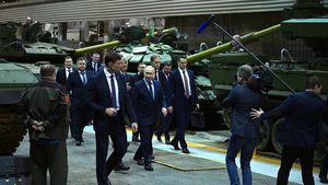Putin cere creşterea producţiei de armament: "Trebuie să ne dublăm şi să ne triplăm eforturile în această direcţie"
