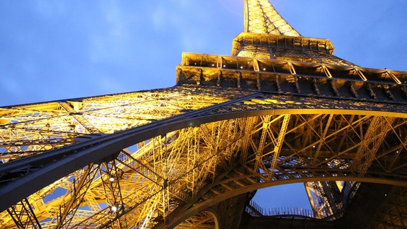 Zona Turnului Eiffel, evacuată pentru scurt timp după ce a fost găsit un pachet cu muniţie