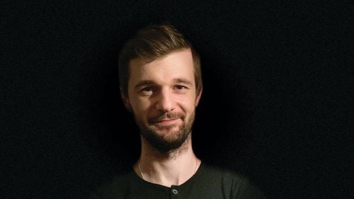 Cristian Dan, tânăr antreprenor în top Forbes Under 30 Europa: ”Școlarizarea în străinătate poate oferi oportunități valoroase de networking, dar nu consider că e un factor esențial pentru a deveni un profesionist de success„ / ”Acționează acum, în loc să aștepți să înveți despre antreprenoriat în școală”