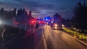Vrancea: Plan Roșu de Intervenție activat, după ce un autocar cu ucraineni s-a răsturnat pe E85, în comuna Garoafa