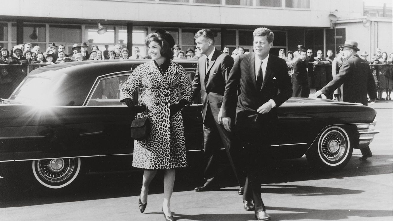 Obiectele lui Jackie Kennedy, vândute pe milioane: povestea celei mai spectaculoase licitații din anii ’90