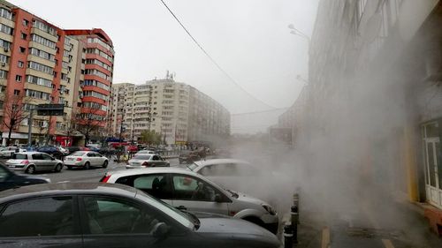 23 noiembrie. Ziua în care mii de bucureşteni îngheaţă în apartamente iar RADET anunţă că sunt 0 avarii şi 0 lucrări programate. Regia admite doar câteva cazuri de funcţionare "sub parametri".