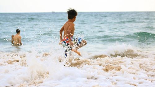 Ludovic Orban: După 1 iunie vom reglementa sectorul turismului. Intenția noastră este să deschidem sezonul estival