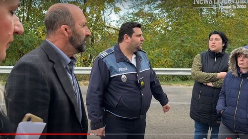Elevi scoși de părinți de la ore la o școală din județul Botoșani, după ce un profesor acuzat de agresiune sexuală a revenit la catedră. El a intrat în școală cu sprijinul poliției