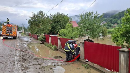 Sinistraţii din judeţele Suceava şi Neamţ vor primi ajutoarele pe bază de borderouri vizate de primari şi prefecţi, fără ca beneficiarii să depună cerere / Vor fi alocați 30 de milioane de lei din fondul de rezervă al Guvernului