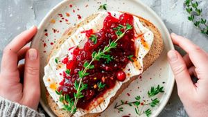 Ce putem pune iarna pe bruschette? De la ciuperci sotate și brânză de capră cu fructe la gorgonzola și ricotta cu nuci și miere