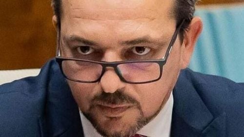 ”Democrația trebuie apărată. Iar acum, apărarea ei se face cu buletinul de vot în mână / Testul din 18 mai este un test de memorie colectivă”, transmite Daniel Șandru, șeful Institutului de Investigare a Crimelor Comunismului