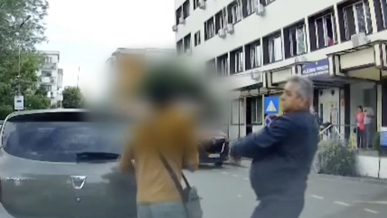 Livrator din Sri Lanka, agresat de un agent de pază în curtea Spitalului Județean Arad / Soția româncă a livratorului susține că acesta s-a confruntat și în trecut cu remarci legate de culoarea pielii 