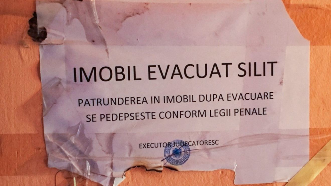 Zece organizații neguvernamentale, apel către USR: Pentru primarul orașului Alba Iulia locul de parcare bate dreptul la locuire decentă / Blocul ce urmează să fie evacuat și demolat este o clădire în care au existat locuințe sociale 