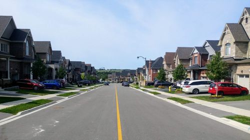 Exodul imobiliar: Cum i-a făcut pandemia pe mulți americani și canadieni să se mute din marile orașe în suburbii