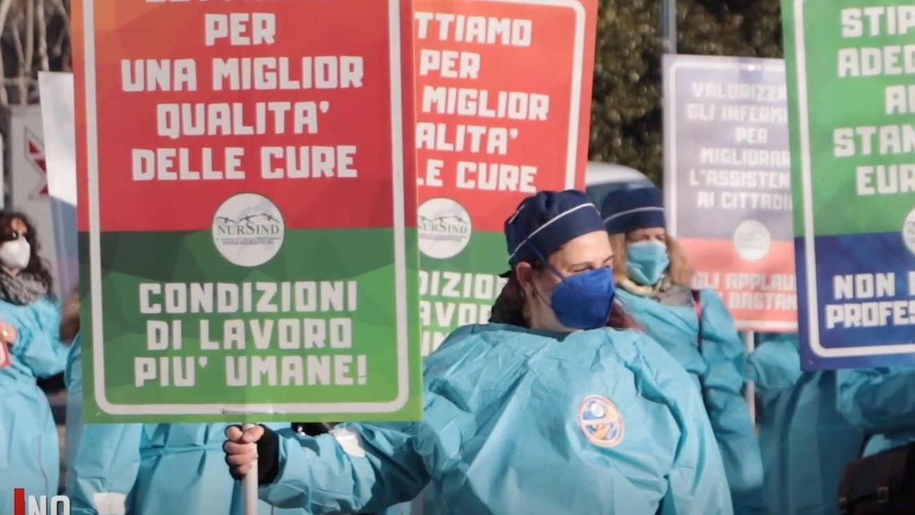 Asistenții medicali protestează în toată Italia: ”Ne luați și sângele” / Se plâng de salarii, de lipsa personalului și a volumului mare de muncă
