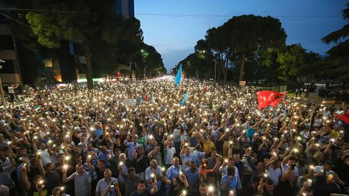 Criză politică în Albania: După ce s-a retras din Parlament, opoziția a boicotat și alegerile locale