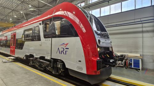 Prima ramă electrică interregională construită de polonezi va sosi în România la sfârşitul lui septembrie şi va intra în teste / Valoarea totală a proiectului depășește 919 milioane lei