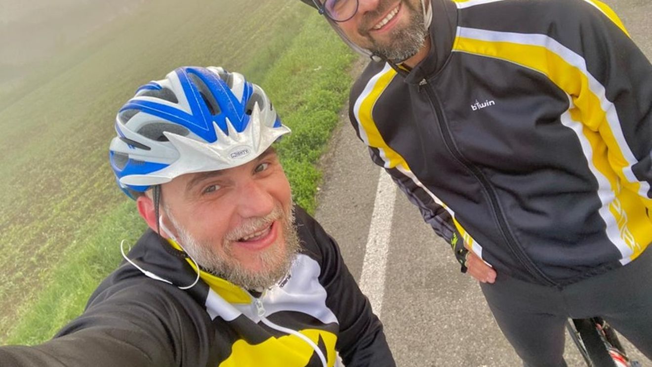 Doi clujeni merg pe biciclete până la Capul Horn, după ce în urmă cu doi ani au ajuns la Cercul Arctic / Vor să ducă un exemplar din cartea ”Toate pânzele sus” și să îl lase simbolic ”la capătul unui drum izolat și greu accesibil”