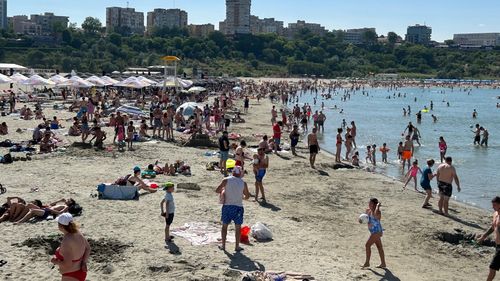 FOTO Plajele pline de constănțeni și turiști în ziua votului / Prezența la urne în Constanța e cu 7% sub media națională la ora 17:00 și a doua cea mai mică la locale din ultimii 30 de ani