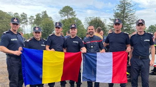 A doua echipă de pompieri români a plecat în Franța, pentru stingerea incendiilor/ Cei 40 își vor înlocui colegii plecați în misiune la 1 august