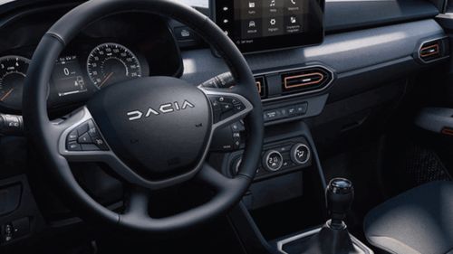 FOTO Dacia Sandero Stepway 2025, surprinsă fără camuflaj înainte de lansarea oficială