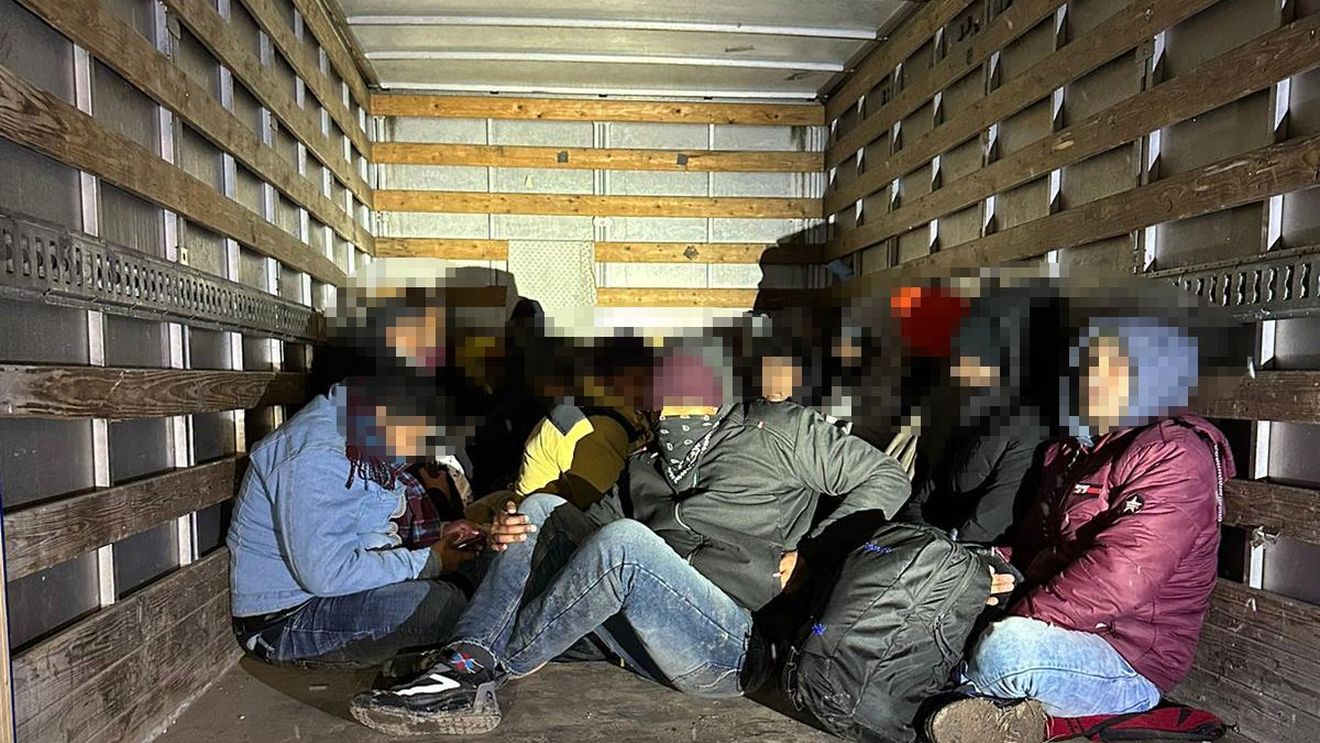 Columbia a interzis intrarea unor avioane militare americane cu migranţi expulzaţi