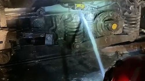 Incendiu la o locomotivă care tracta 19 vagoane cu ţiţei în Satu Mare/ Astfel de incidente au devenit frecvente în România