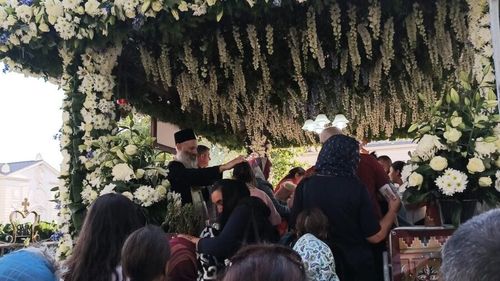 551 de persoane au avut nevoie de îngrijiri medicale în cele 8 zile de pelerinaj la Sf. Parascheva / Timpul de aşteptare a ajuns şi la 15 ore / Racla cu moaştele Sfintei Parascheva a fost reintrodusă în Catedrala ieșeană