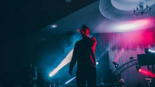 Tensiuni politice puternice în coaliția de stânga din Spania și noi violențe în timpul manifestațiilor cauzate de încarcerarea unui rapper care a insultat forțele de ordine și monarhia