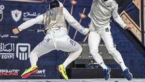 Federaţia Internaţională de Scrimă îi reprimeşte pe sportivii ruşi şi belaruşi în competiţii / Scrima este primul sport olimpic care a luat această decizie 