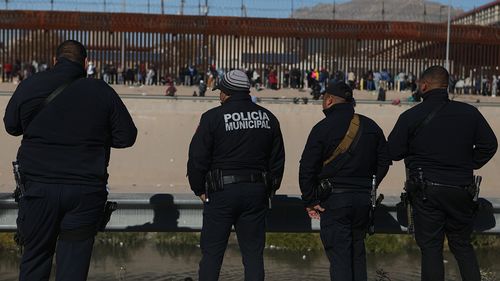 Mexicul ridică adăposturi temporare la graniţă pentru a se pregăti pentru expulzări în masă din SUA